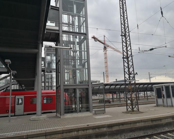 HAUPTbahnhof